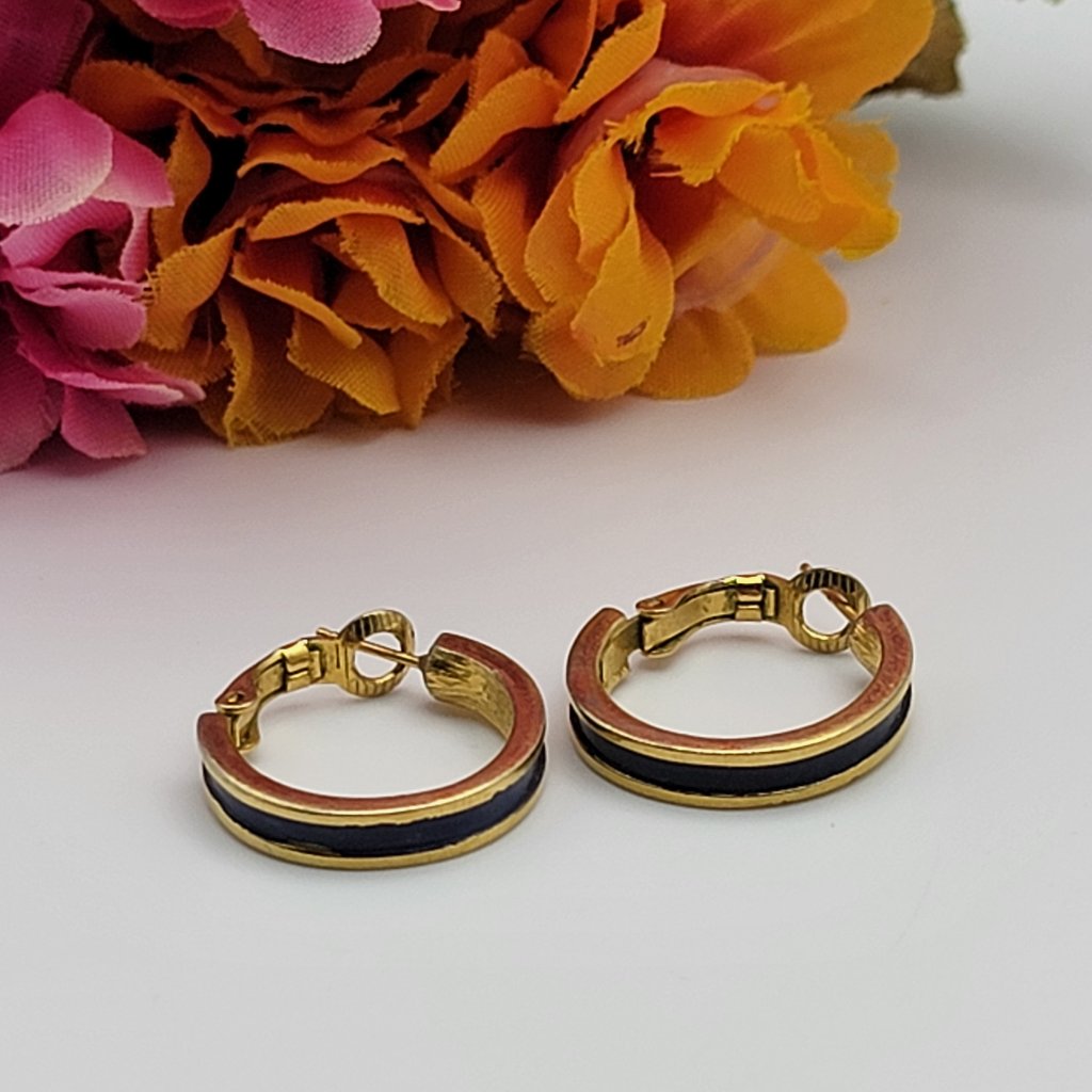 Vintage Crowntrifari Gold Tone Dark Blue Enamel 21mm Leverback Hoop Earrings